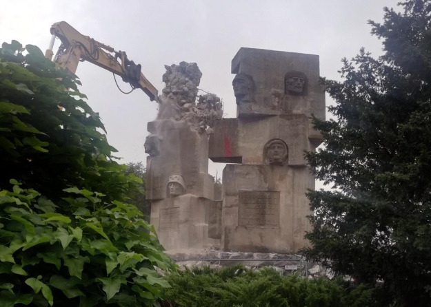 У польському місті почали зносити радянський пам’ятник