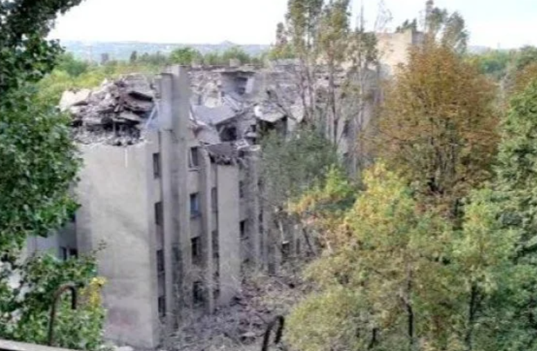 У Кадіївці знищено базу окупантів у готелі Донбас