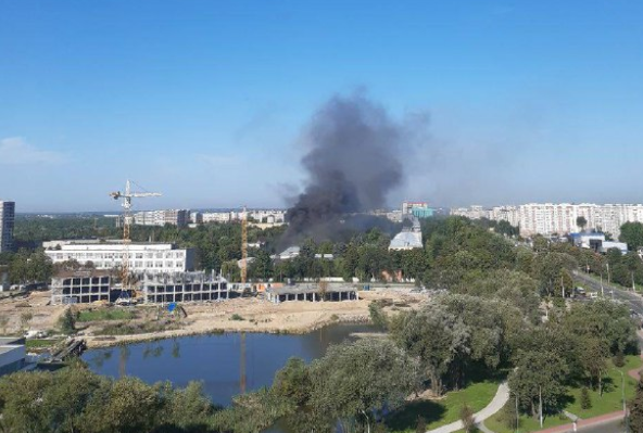 У Львові спалахнула пожежа в районі місцевого заводу
