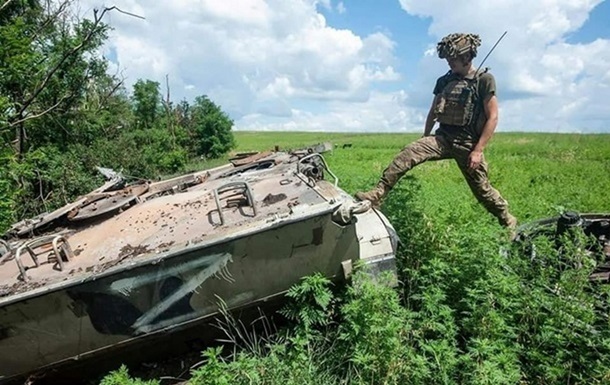 Українських військових загинуло у 5 разів менше, ніж російських — Зеленський