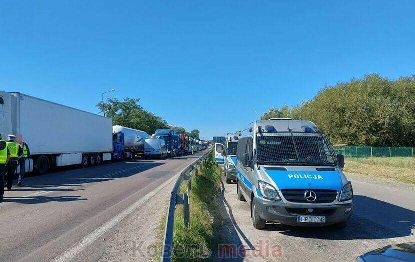 Польські далекобійники заблокували дорогу до пункту пропуску “Ягодин-Дорогуськ”