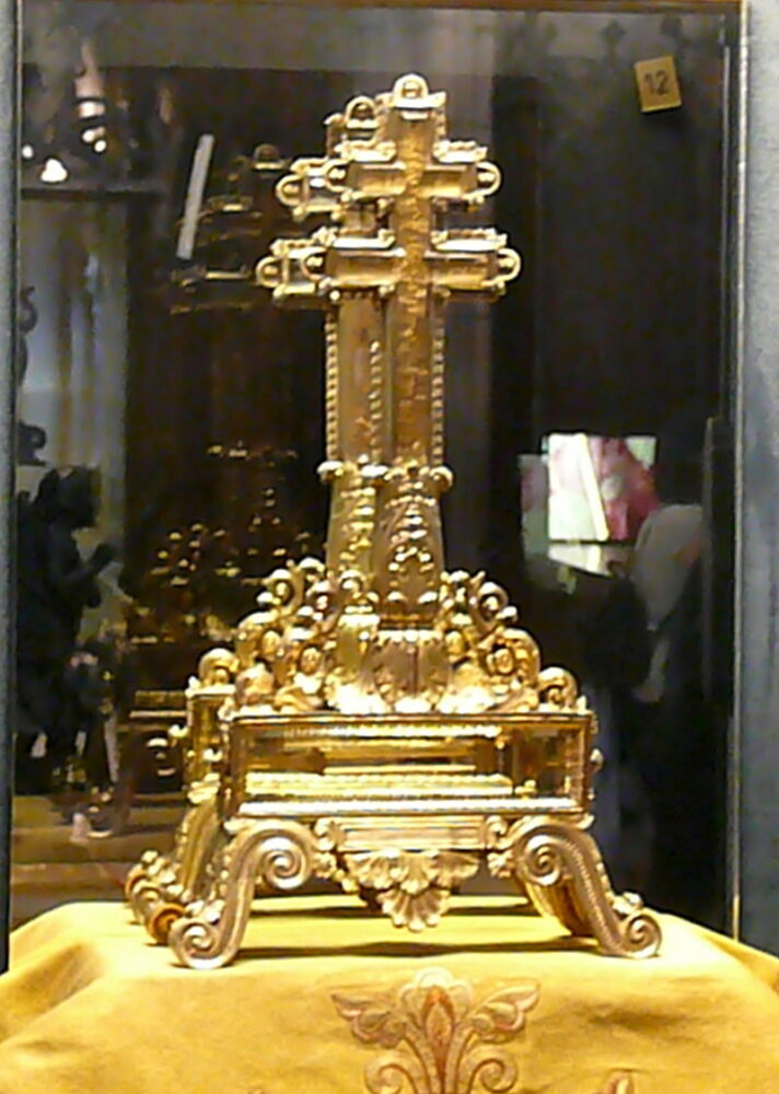 У соборі Паризької Богоматері знаходиться унікальна реліквія галицьких королів