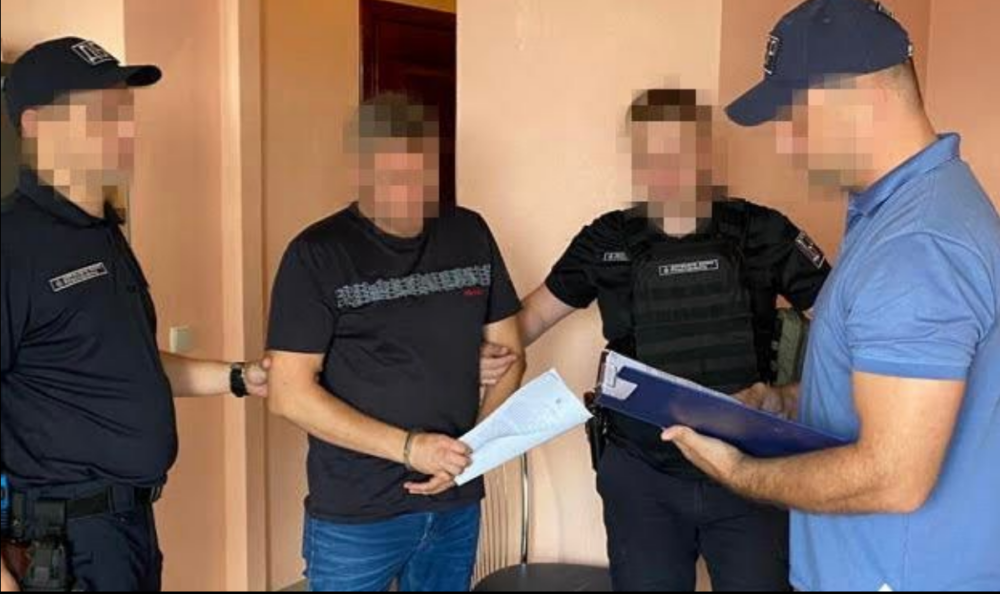 На Черкащині затримали працівника військкомату, який взяв хабар за звільнення від служби