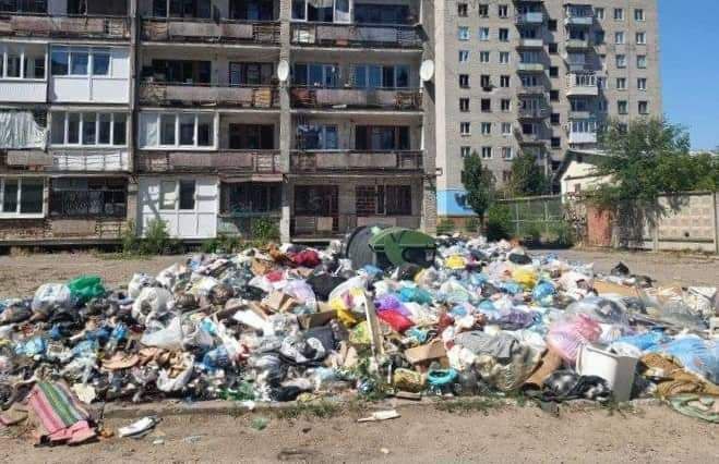 У Сєвєродонецьку окупаційна влада примушує людей безкоштовно прибирати сміття з вулиць