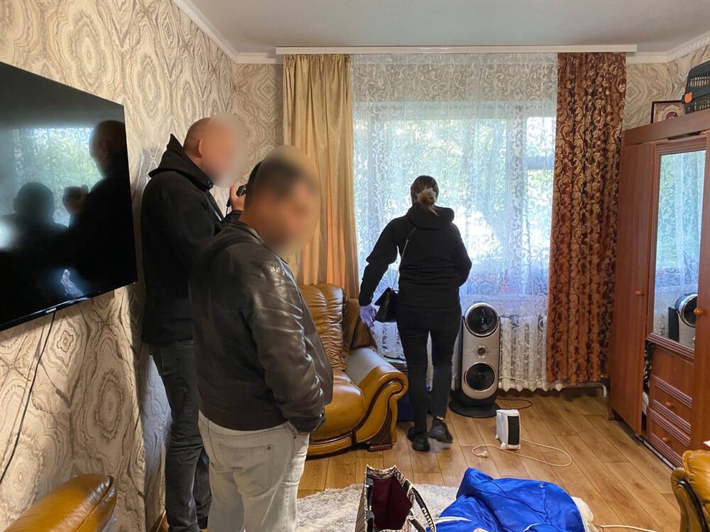 На Київщині шахраї ошукали волонтерку