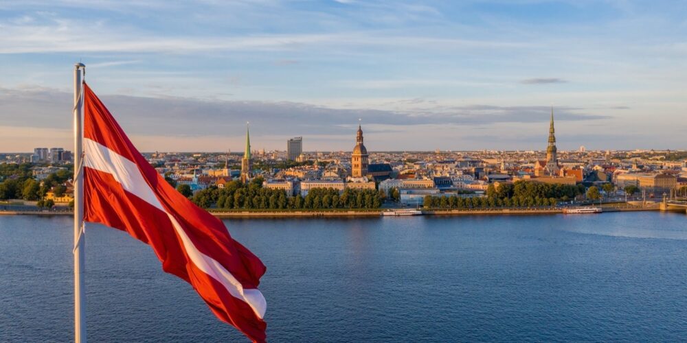 Латвія з 2023 року відкликає посвідки на проживання росіян, якщо вони не складуть іспит на знання мови