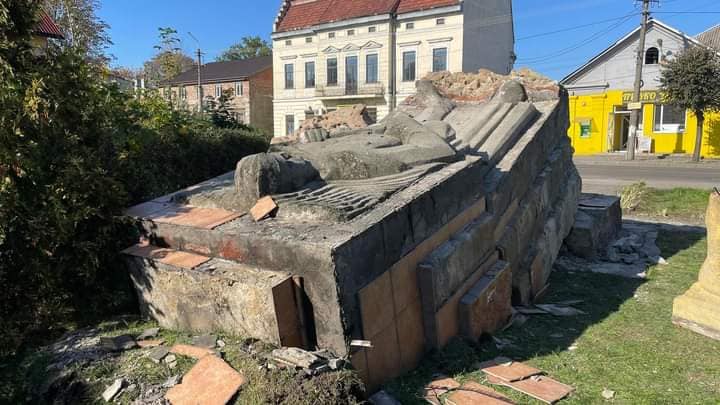 На Львівщині демонтували черговий пам’ятник радянському солдату