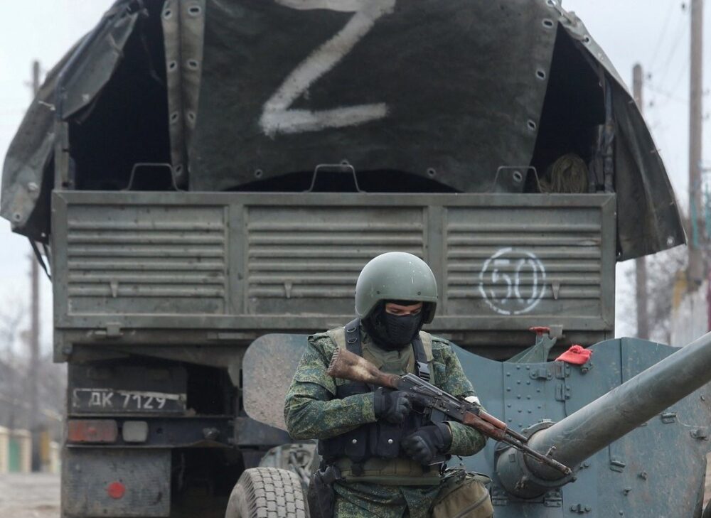 На Луганщині окупанти в очікуванні наступу ЗСУ знищують документи та мінують будівлі