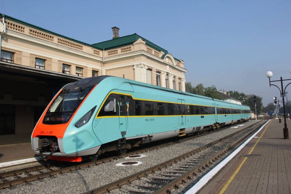 “Укрзалізниця” повертає потяг, який курсуватиме через Тернопіль з Львова до Чернівців