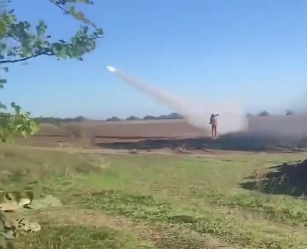 Український військовий збив ворожу ракету з ПЗРК. Відео