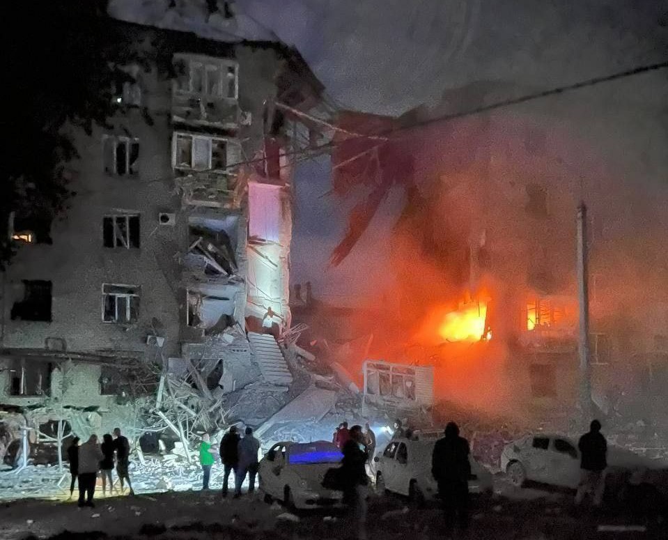 Вночі окупанти чергове вдарили по житлових будинках у Запоріжжі