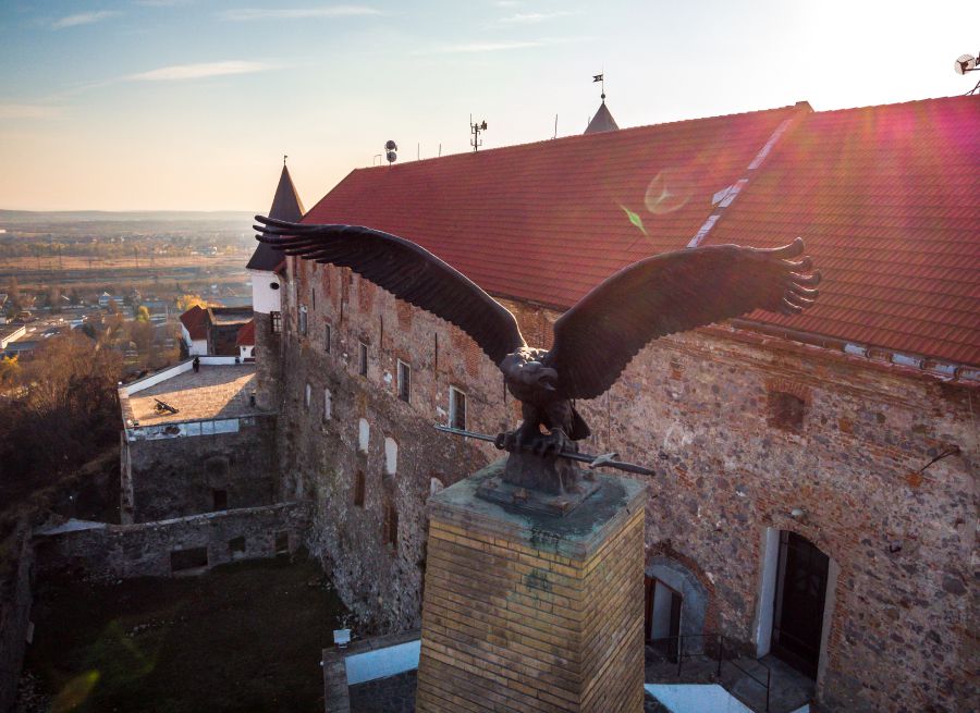 У Мукачівському замку “Паланок” замість угорського орла буде тризуб. Оновлено