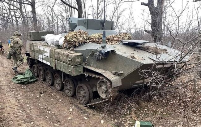 ЗСУ “затрофеїли” рідкісну машину для керування вогнем САУ