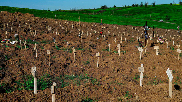 Біля Маріуполя з’явилося понад 1,5 тис. нових могил