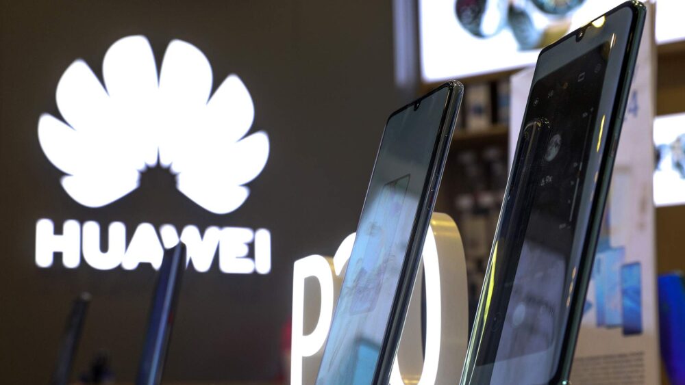 Китайська компанія Huawei продовжила працювати з Кремлем