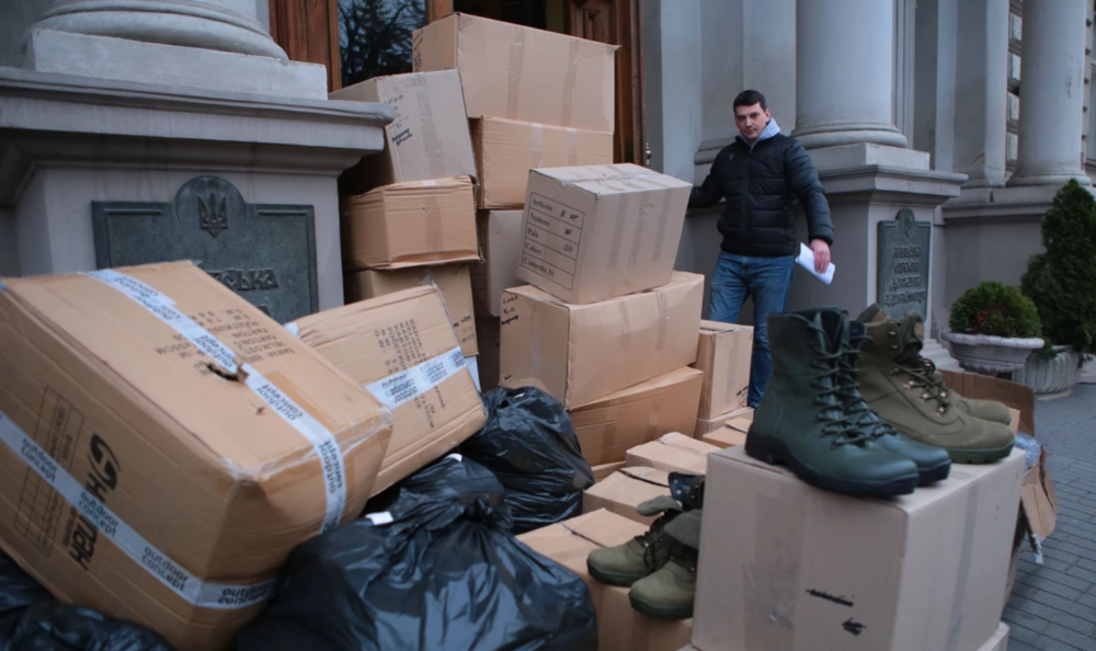 Зі Львівщини відправили зимові речі для українських захисників