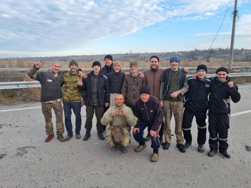 Україна повернула з полону 107 військових, зокрема захисників “Азовсталі”