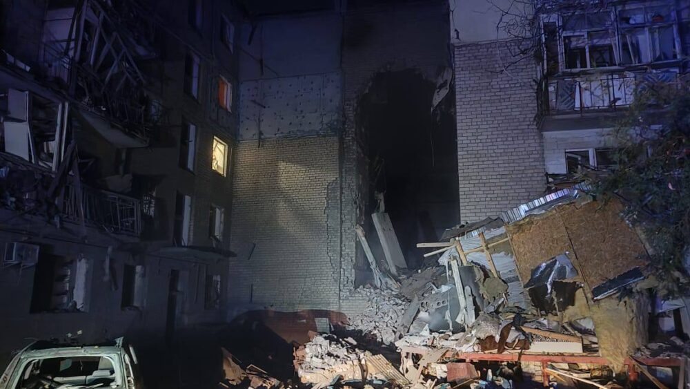 У Миколаєві окупанти завдали ракетного удару по житловому будинку