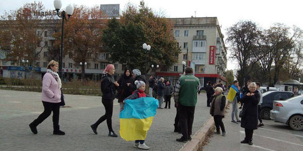 Жителів Херсона закликають менше ходити містом та бути максимально обережними