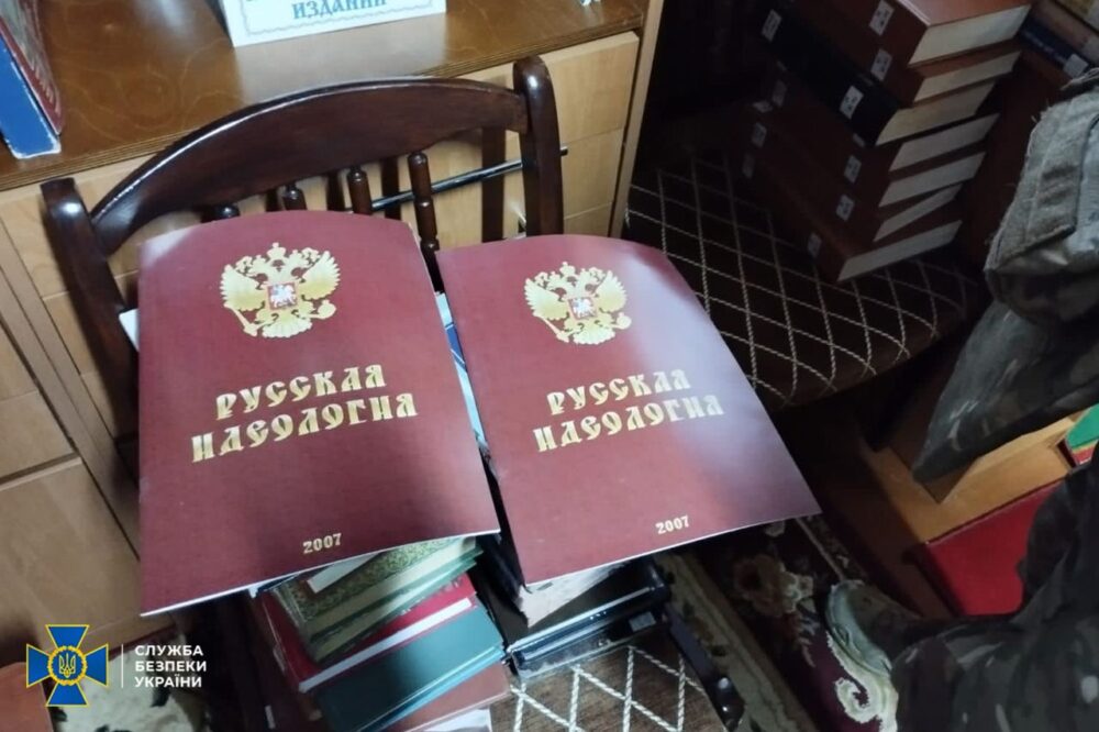 СБУ знайшла проросійську літературу, мільйони готівки та громадян РФ у приміщеннях УПЦ МП