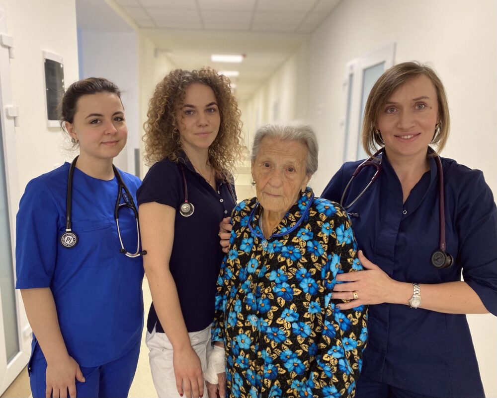 Львівські лікарі перезапустили серце 101-річної жінки