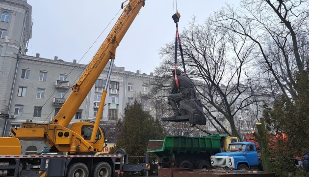 У Дніпрі демонтували пам’ятник Горькому