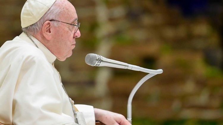 Папа Римський закликав витрачати менше на Різдво, а заощаджене висилати Україні