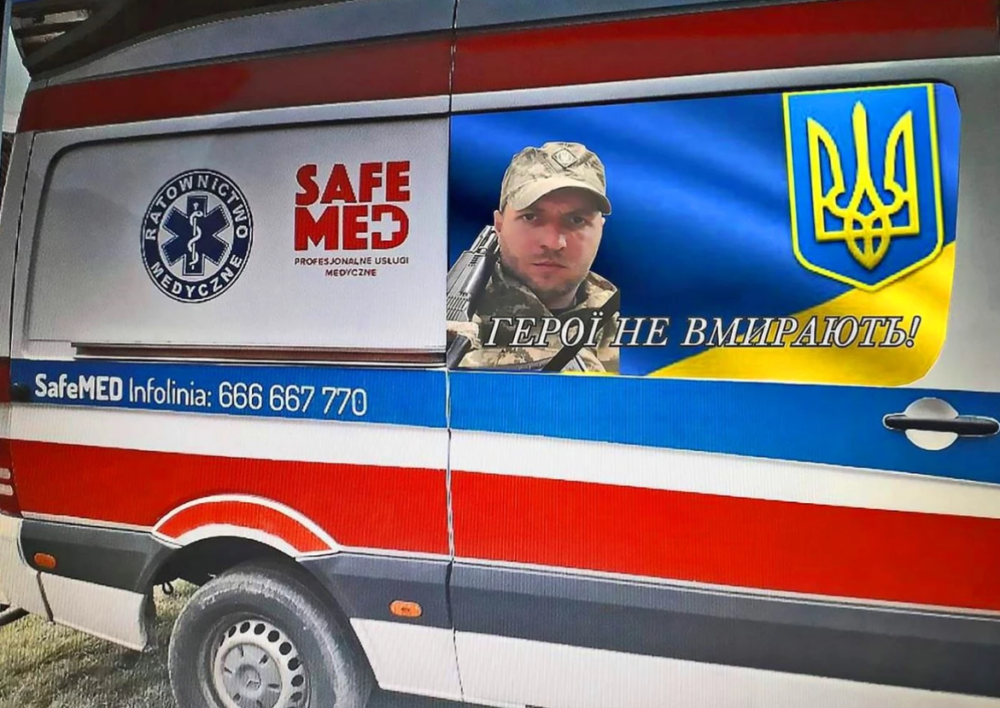 Батьки загиблого воїна зі Львівщини купили машину швидкої допомоги для ЗСУ