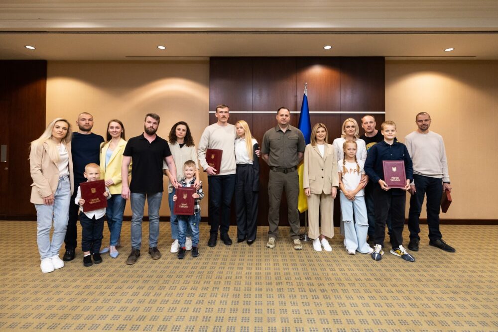 Командири з “Азовсталі” можуть зустрітися зі своїми рідними до різдвяно-новорічних свят