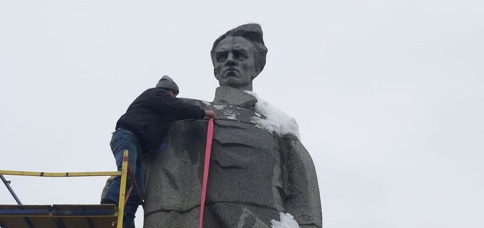 На Хмельниччині демонтували пам’ятник комуністу Миколі Островському