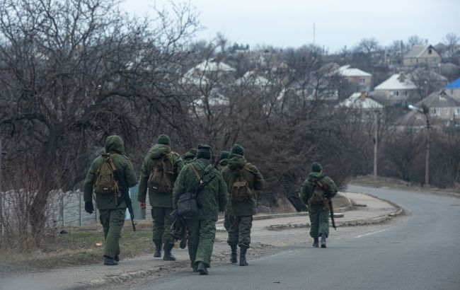 Супутникові знімки зафіксували, як росіяни окопуються на півдні Криму