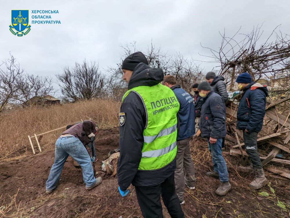 На Херсонщині ексгумували тіла семи цивільних, яких розстріляли росіяни