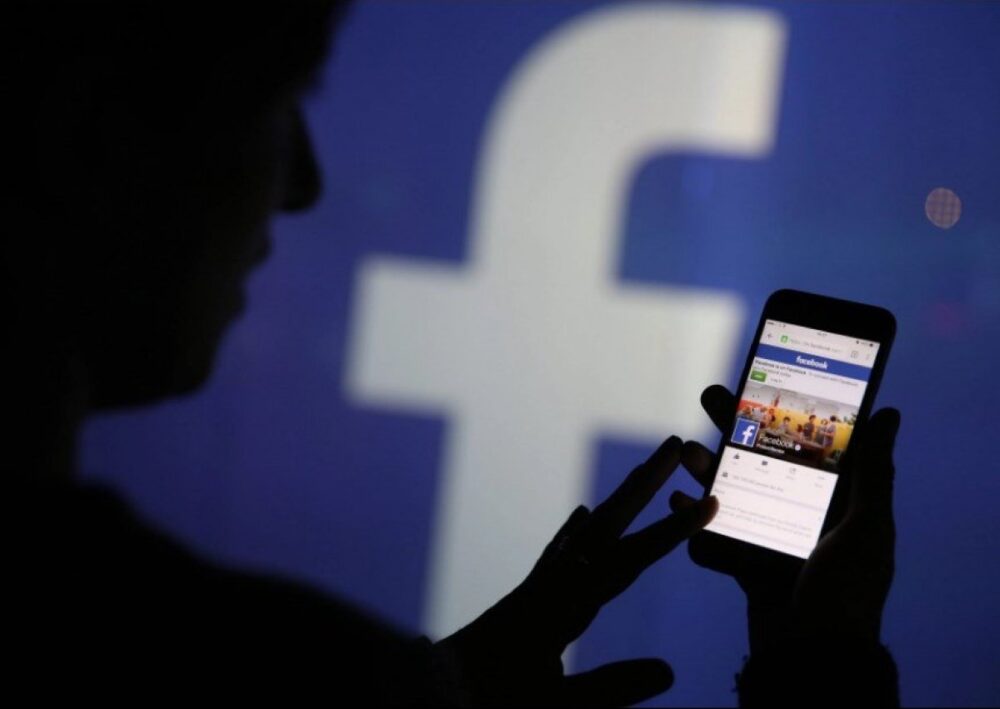 Які маніпуляції українці поширюють у Facebook під час війни