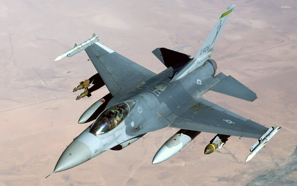 На освоєння винищувачів F-16 українським льотчикам знадобиться приблизно пів року