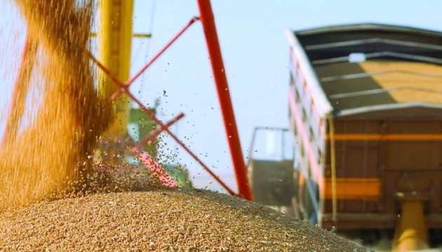 В Україні вже зібрали 49,5 мільйона тонн зерна