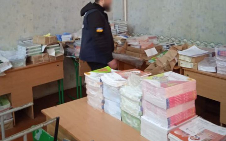 На деокупованій Харківщині в ліцеї виявили понад 500 російських підручників