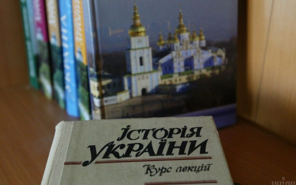 На Херсонщині росіяни забороняють школярам вивчати українську програму