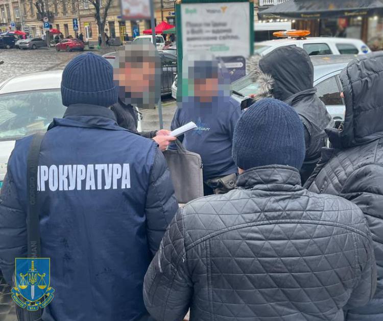 У Львові поліцейський вимагав хабар за уникнення мобілізації