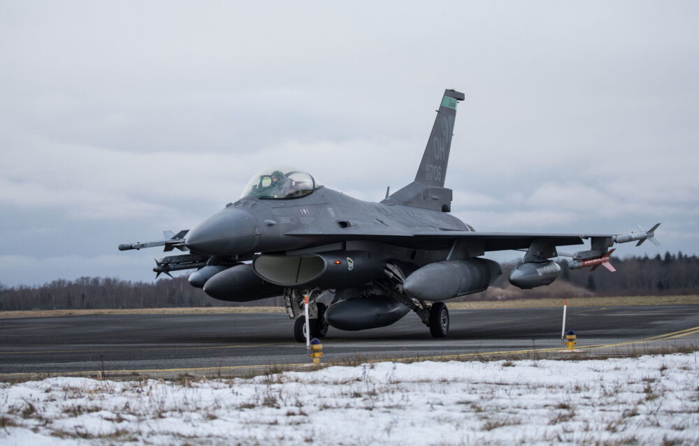 Польща готова навчати українських пілотів на F-16