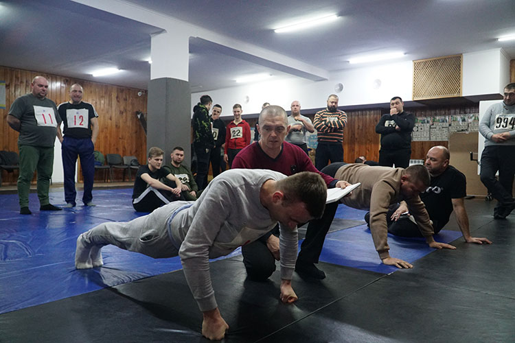 На Тернопільщині перші добровольці вже проходять конкурсний відбір у штурмову бригаду “Лють”