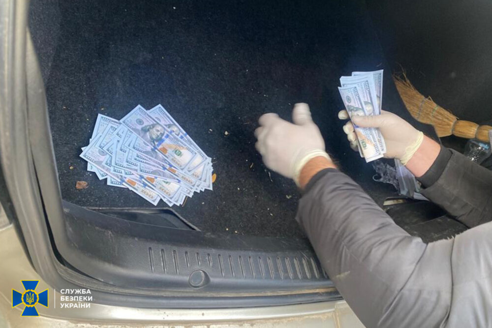 Посадовця Одеської ОВА викрили на хабарі у $40 000