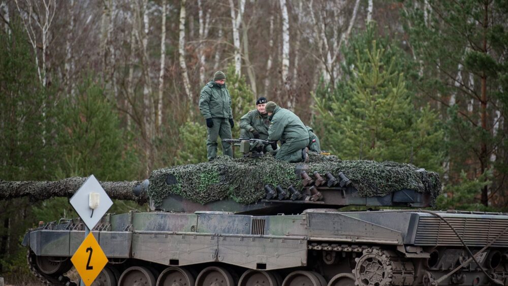 Понад сто українських військових у Польщі вивчають танки Leopard 2