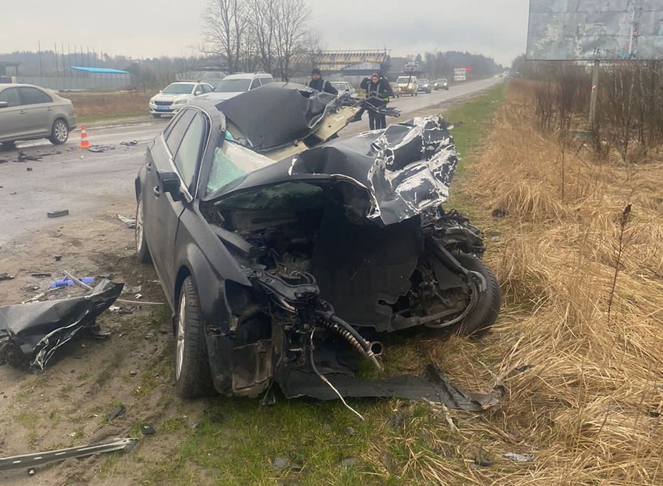 На Львівщині внаслідок зіткнення з вантажівкою загинув водій легковика
