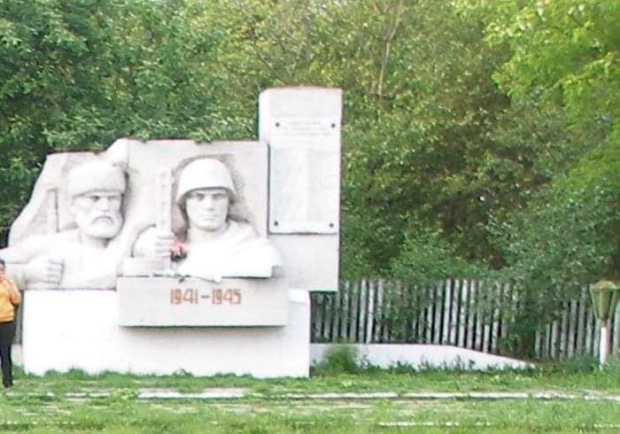 На Львівщині демонтували черговий радянський пам’ятник