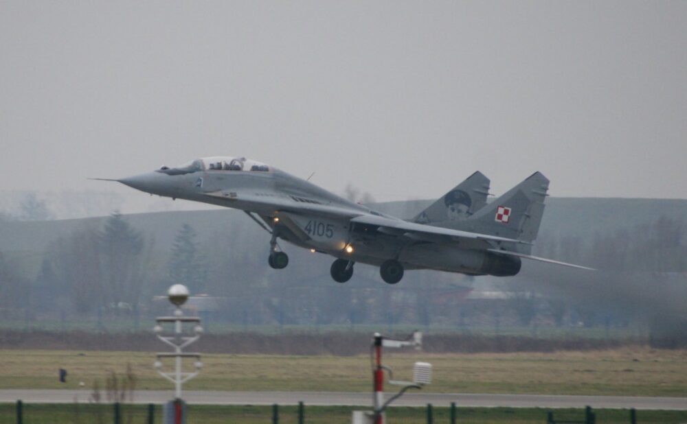 В уряді Польщі заявили, що кілька країн готові передати Україні винищувачі МіГ-29