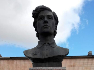 На Полтавщині демонтують пам’ятник радянській диверсантці Бугорській