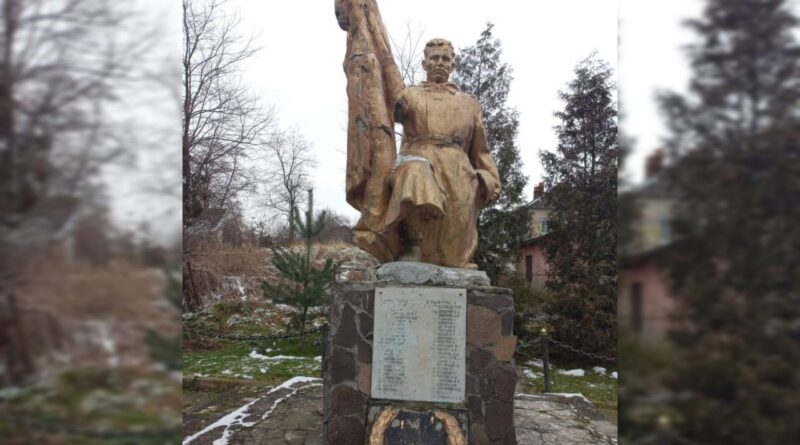 На Львівщині демонтують ще три радянські пам’ятки