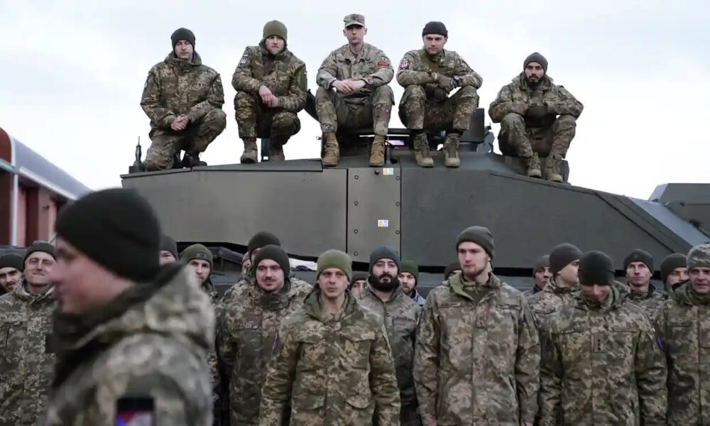 У Британії українські танкісти завершили навчання на Challenger 2