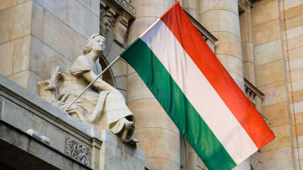 Угорці платять за ніж, яким ріжуть голови українцям – ОП