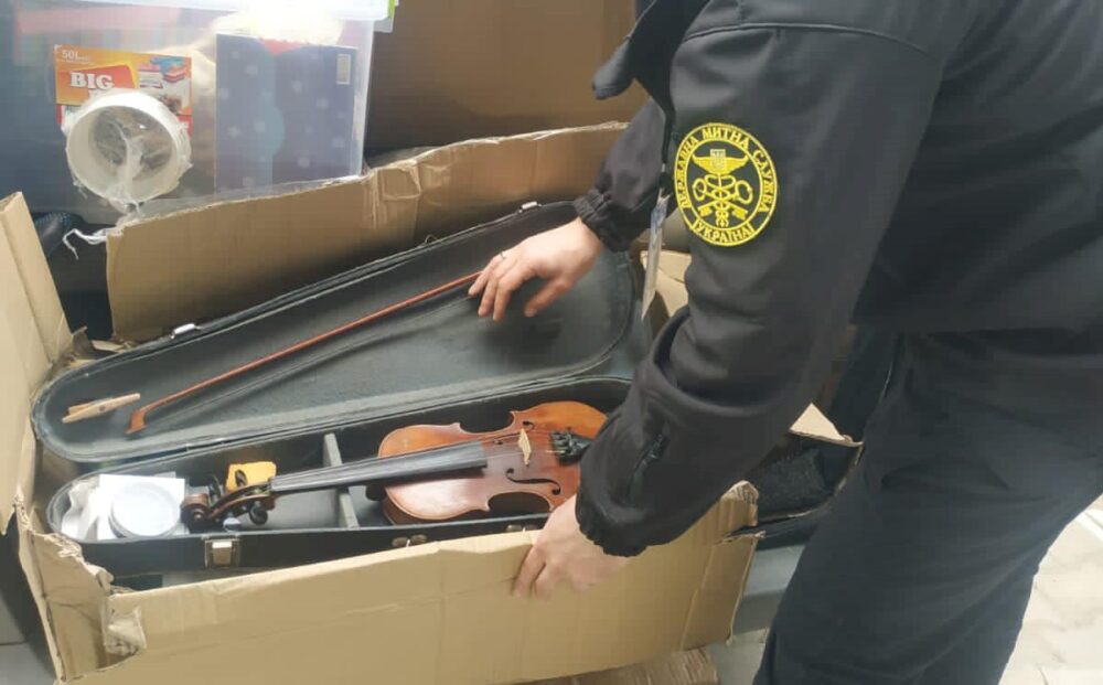 Українець намагався незаконно вивезти за кордон скрипку Страдіварі